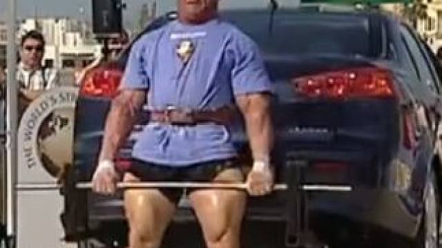 当年五届世界大力士冠军马瑞斯和四届世界大力士冠军萨维卡斯硬拉汽车比赛 #世界大力士比赛#世界上最强壮