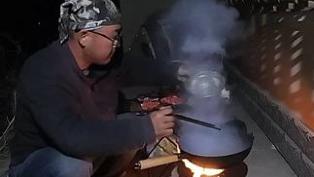 骑行新疆，错过六个废弃房，傍晚焦急万分找到无人房在檐下过夜 #骑行新疆 #骑行vlog #长途骑行 