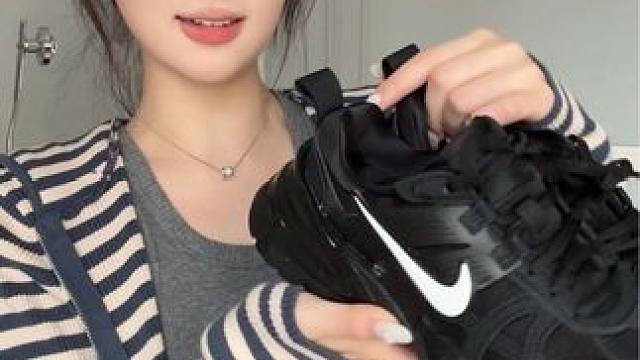 今天妆造和Nike这双复古V2K复古跑鞋超配…！ #nike老爹鞋 #Nike复古跑鞋#NikeV2