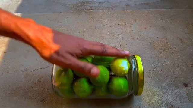 楼梯滚瓶子爆破解压时刻