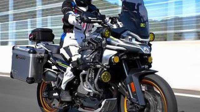 骑仿赛一时快，ADV是一直快！#800mt #拓驰羚羊骑行服