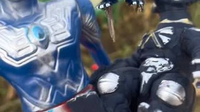 迷糊的小家伙腿都给弄丢了#奥特曼玩具 #儿童玩具 #玩具