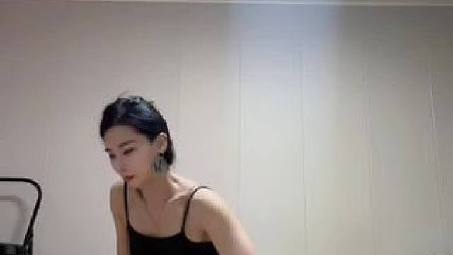 #正常瑜伽动作无不良引导 #瑜伽女孩 #一字马 双腿比单腿难度要大#柔韧体能