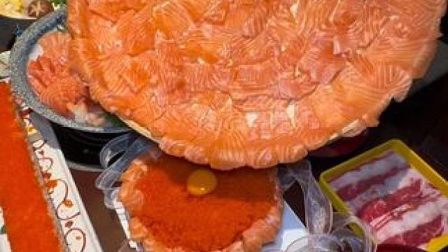 是谁允许你们成都把海鲜和牛大餐卖那么相因的？！！！ #爱就是一起吃好多好多顿饭 #这一口简直香迷糊了