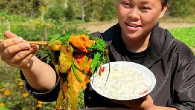 今天用豆腐皮和辣椒做个巨好吃的下饭菜 #美食 #农村生活 #美食分享 #下饭菜