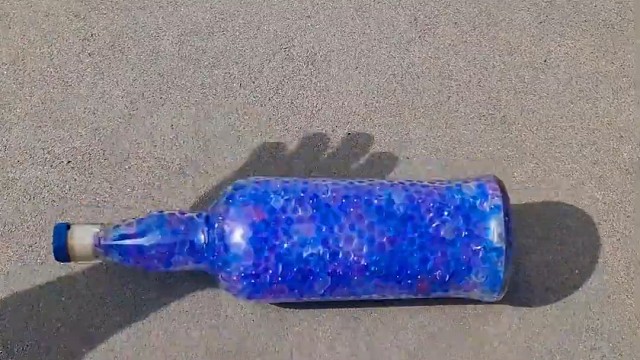 楼梯滚瓶子爆破解压时刻