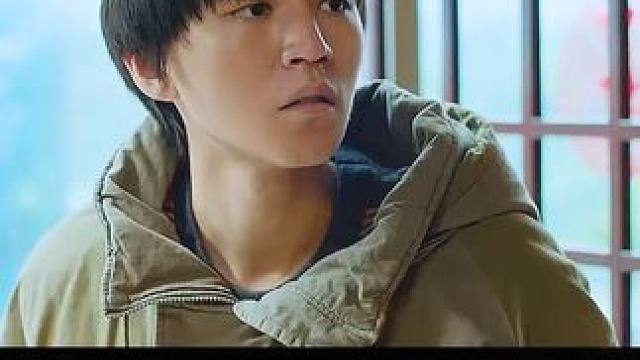 哥哥自己也是个流浪汉，却拼命想让毫无血缘关系的弟弟过上好日子！#因为一个片段看了整部剧 #好剧推荐 