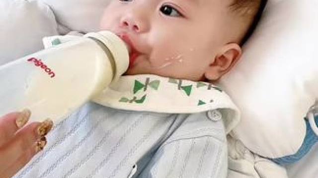 婴儿围嘴，用了之后方便很多，妈妈省了好多事#人类幼崽 #好物推荐 #围嘴口水巾 #口水巾围兜 #育儿