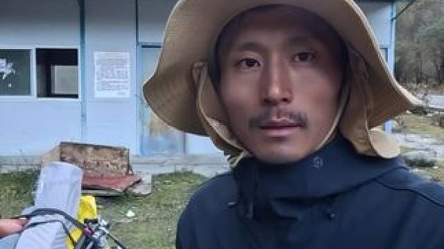 骑行川藏中线天黑被困峡谷中，废弃铁皮房生火做饭吃，挡风又安全 #骑行川藏中线 #长途骑行 #骑车看风