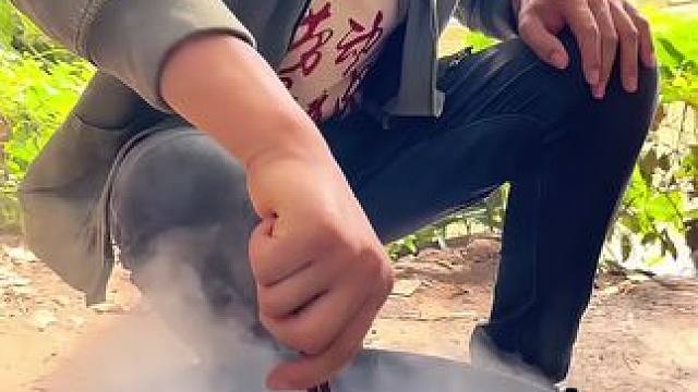 #我的乡村生活 #农村美食 #这就是农村的真实生活 
回锅肉炒干一点更香啊