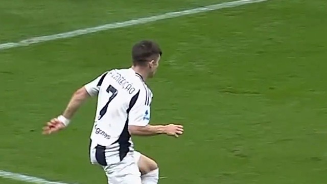 踢过球的都知道这种一颠一颠的最难防