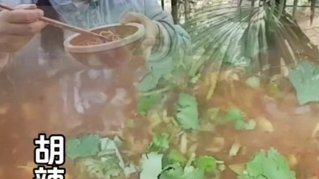 浓香胡辣汤与烙饼，过瘾
