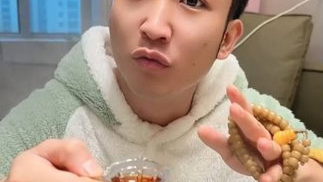 用茶饮料假装名茶，让姐夫品尝，他这也太能装啦！