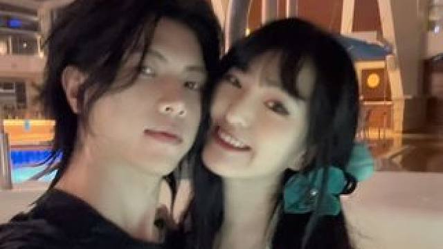 和对象出门旅行就这么拍！ 你就会得到…… #情侣穿搭 #转场 #旅行转场 #约会 #360度旅行运镜