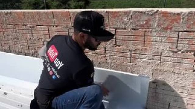 巴西因气候恶劣，如风暴和地震频繁，在极其恶劣的天气里，金属瓦由于抗震性能好，以及耐候、耐湿、耐腐蚀，