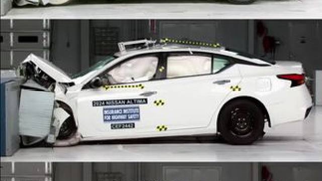 雅阁、天籁和凯美瑞碰撞测试对比，差距大吗？#碰撞测试 #雅阁 #天籁 #凯美瑞