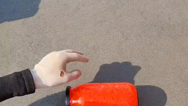 楼梯滚瓶子爆破解压时刻