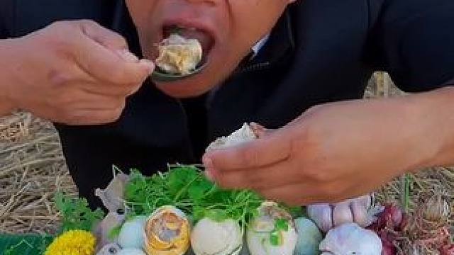 驴哥吃酸辣料汁️新鲜大毛蛋 #泰国美食 #户外美食 #美食 #泰国生活