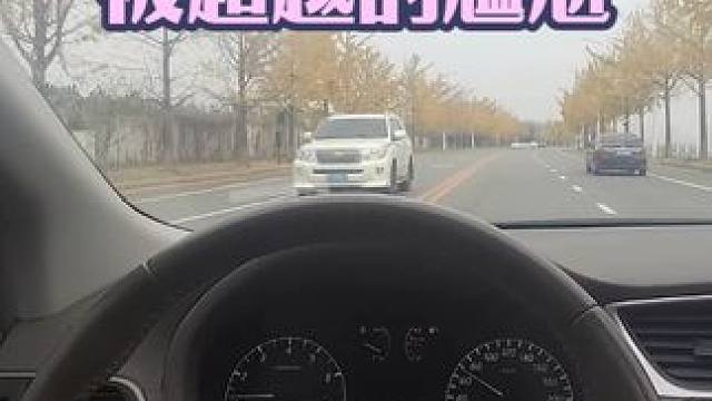 轩逸车主内心独白，沿江公路被超越的尴尬处境 轩逸车主内心独白，沿江公路被超越的尴尬处境#轩逸 #汽车
