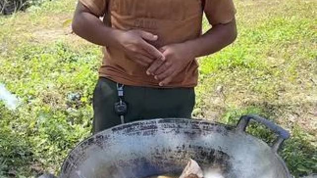 这个猪头有点特别 #东南亚矮子#异国他乡 #东南亚八面佛 #东南亚风情 #泰国美食