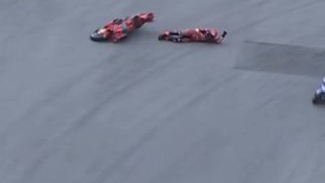 MotoGP马来西亚大奖赛冲刺赛上佩科摔车，距离年度总冠军越来越远了。#motogp