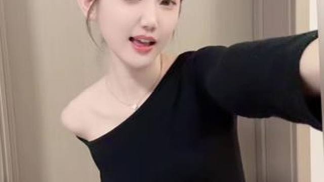 吃饱喝足去惹麻烦啦#超甜手势舞 #甜妹 #一学就会系列