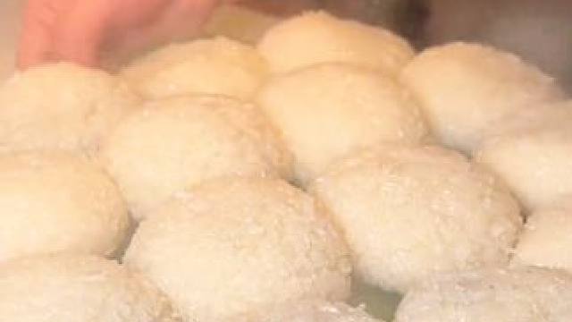 出锅啦，谁不爱这糯唧唧的一口，纯手工制作，满满的馅料，口味丰富，一口下去软糯好吃，真的不要太爱了#糯