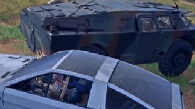 故事的开始是我被火箭筒从装甲车上打了下来 #绝地求生 #pubg #一穿四