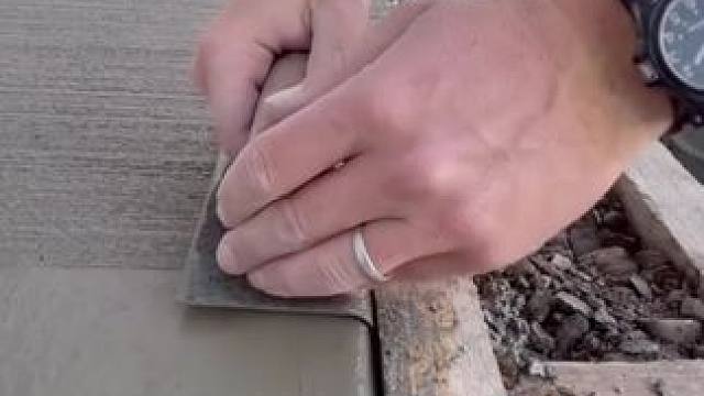 国外地面批灰抹平#施工工艺 #能工巧匠 #地面改造 #作品同步头条赢激励