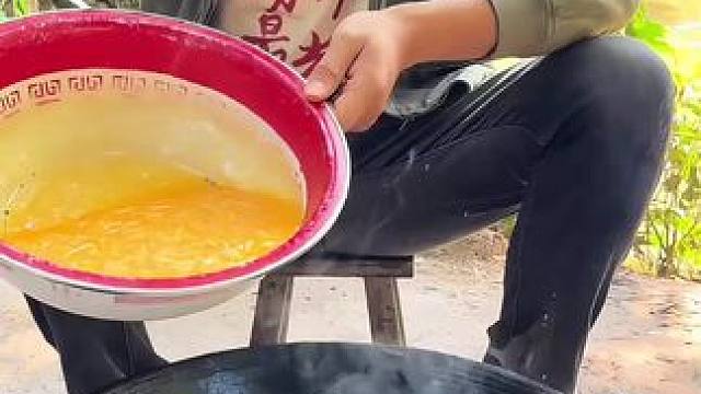 #我的乡村生活 #农村美食 #记录平凡的生活 
鸡蛋这样做很香很嫩好吃