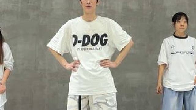 练舞不练功，竹篮打水一场空！同学们来练基本功啦！rock与脚步的变换！！！#基本功组合 #CC的周末