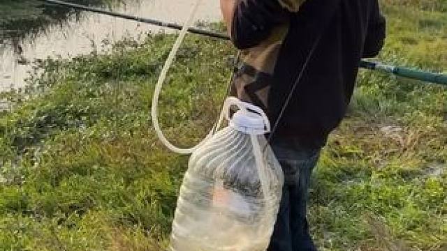 户外钓鱼，用了这个办法再也不怕钓的鱼没有氧气了！#钓鱼