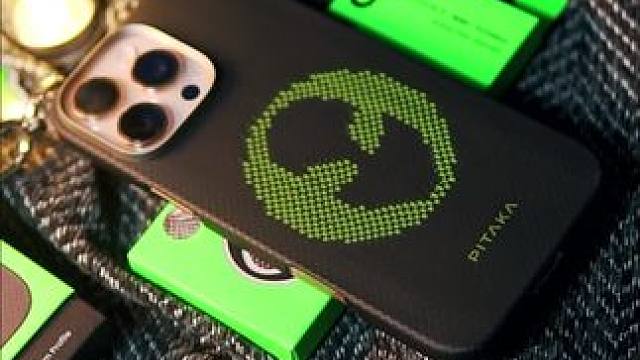 芳纶纤维加上夜光的效果很帅，PITAKA的凯芙拉手机壳不仅轻薄，手感还很优秀#凯夫拉手机壳 #IPH