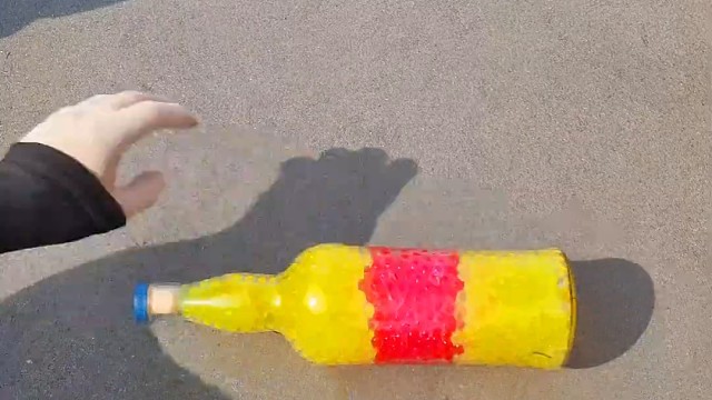 楼梯滚瓶子爆破解压时刻