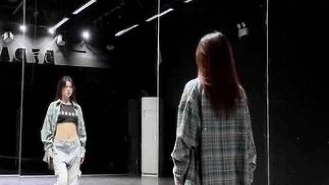 慢动作来啦～越来越发现基本功扎实 什么舞蹈都会事半功倍 #或许都怪你 #爵士舞 #零基础学舞蹈 #小