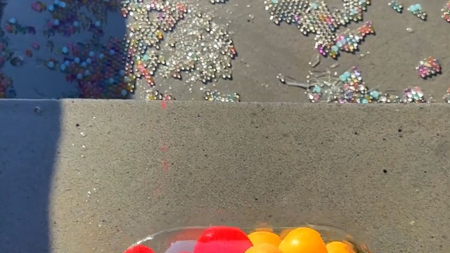 楼梯滚瓶子爆破解压时刻