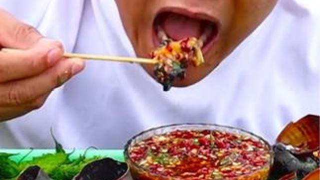 泰式农家️剁椒酱汁脆口大田螺小苦瓜 #泰国大叔#泰国主播吃美食视频 #泰国生活 #泰国特色 #舌尖上