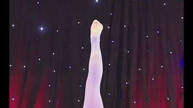 #正常瑜伽动作无不良引导 #每个动作都是用汗水换来的 #台上一分钟台下十年功 #你所热爱的就是你的生