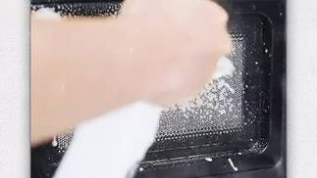 家里的灶台油烟机，定期用它喷一喷擦一擦，就不会有顽固的油污了！#油污净 #厨房好物 #油烟机清洗