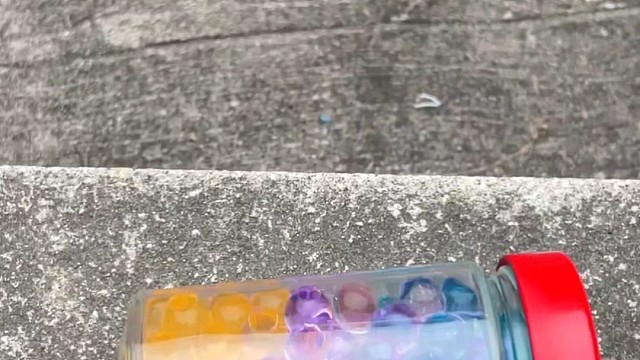 楼梯滚瓶子爆破解压时刻