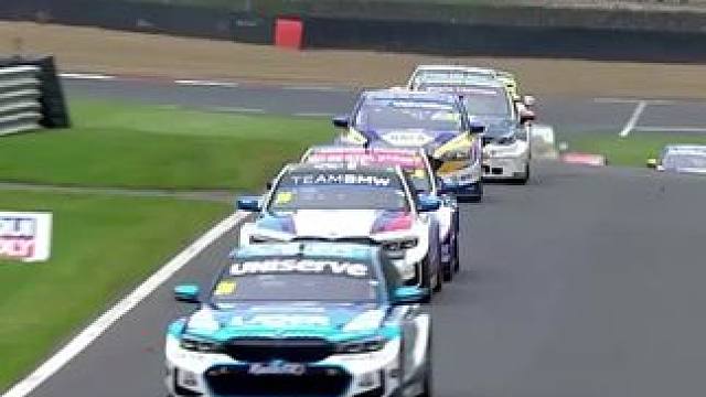 现代强吃宝马 BTCC英国房车锦标赛 #弯道快才是真的快 #专业车手 #比赛现场 #冠军之路 #现场