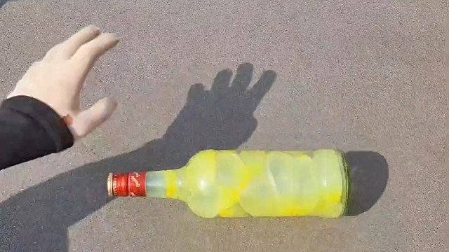 楼梯滚瓶子爆破解压时刻