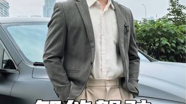 开着智能驾驶人却在后排看电影，这是在违法犯罪！#智能驾驶#行车安全#辅助驾驶#安全驾驶 #汽车知识分