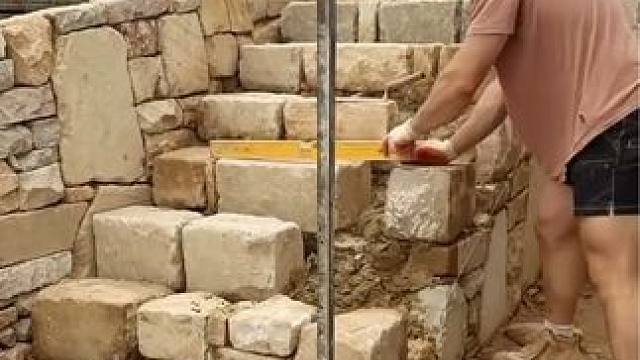 澳大利亚堪培拉，石头砌筑的庭院围墙效果自然。 #施工工艺 #砌墙 #造园记 #石匠 #砌墙施工