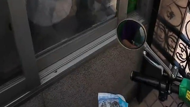 保安:所以我们现在是什么关系