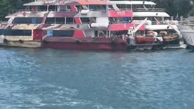 停泊在岸边，各种漂亮的船儿！#手机摄影 #闽南语歌曲 。