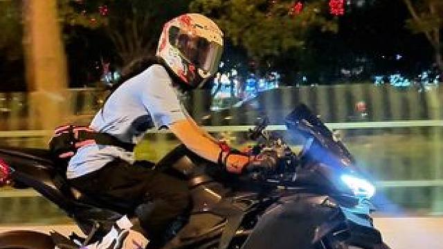 看到别人幸福的时候 自己也会掉眼泪
总觉得这一路走来这么坎坷 我也该幸福的#机车 #躯体化