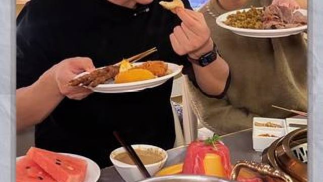 谁说大闸蟹吃不起！滑县这家79.9一位的自助餐大闸蟹三文鱼 佛跳墙等两百多种菜品随便吃！#舌尖上的抖