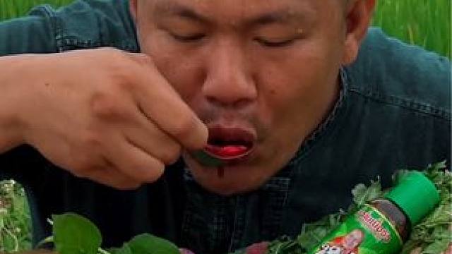 驴哥吃香米饭团辣拌️新鲜牛肉 #泰国美食 #户外美食 #泰国生活 #美食