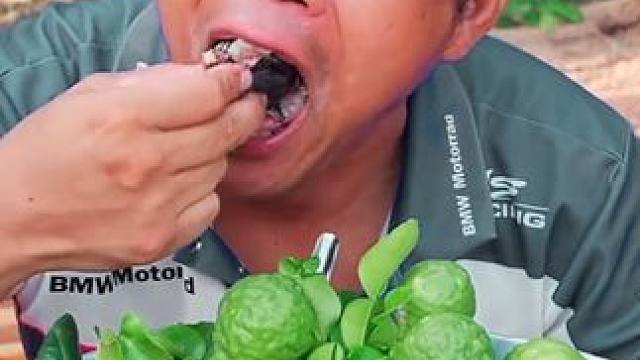 驴哥吃香米饭咖喱炖满籽蛋蛋蛙 #户外美食 #泰国美食 #美食 #泰国生活